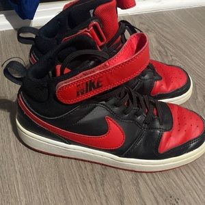 Nike boys sneakers 3.5Y good condition.